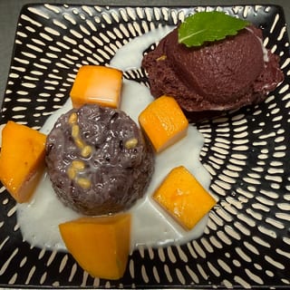 Refreshing Mango & Acai with  sticky rice